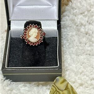 Cameo in Sterling Silver with Garnets